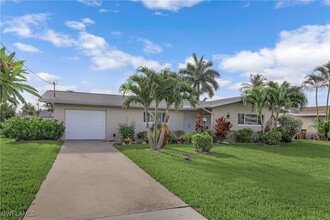 5129 York Ct in Cape Coral, FL - Foto de edificio - Building Photo