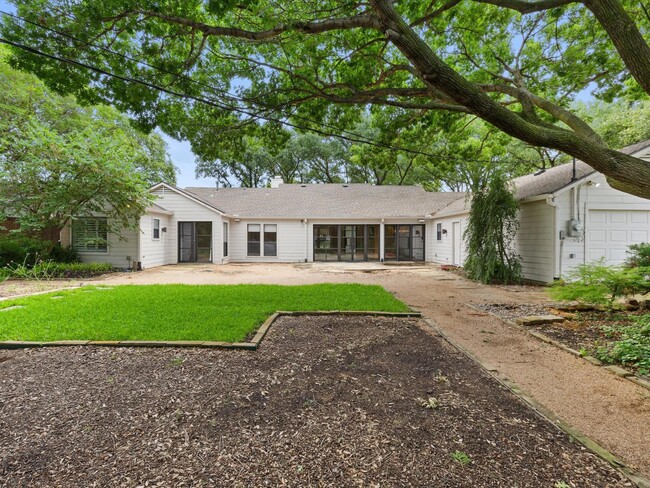 6801 Winding Rose Trl in Dallas, TX - Foto de edificio - Building Photo
