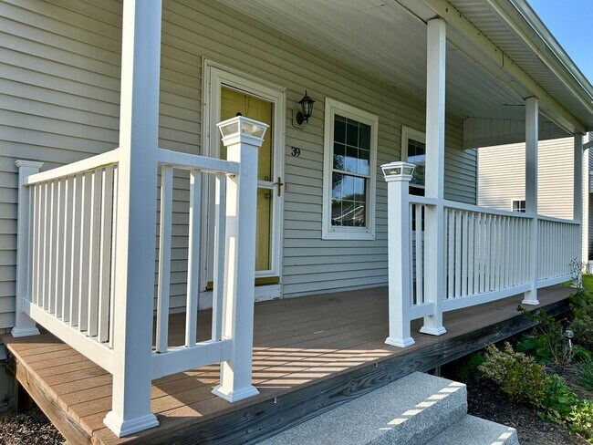 39 Merganser St in Westbrook, ME - Building Photo - Building Photo