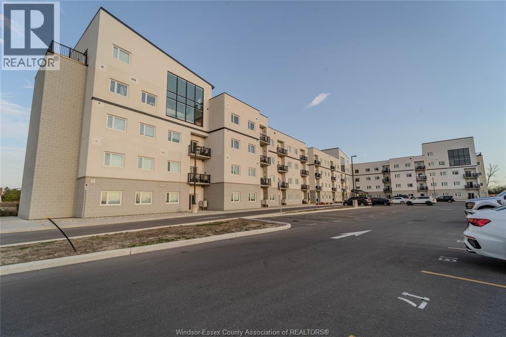 1900 6th Conc in Lasalle, ON - Building Photo