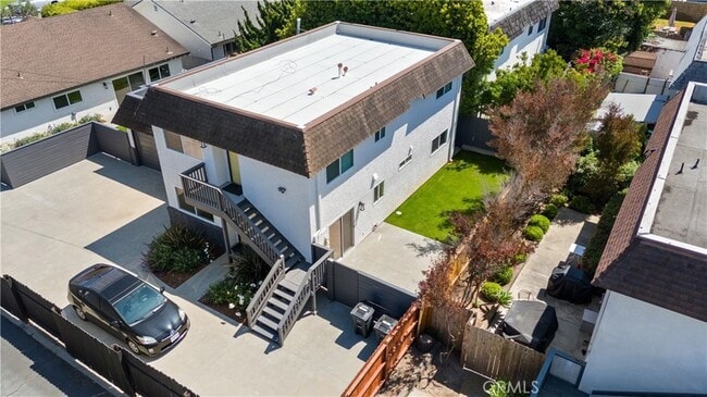 2049 Tustin Ave in Costa Mesa, CA - Building Photo - Building Photo