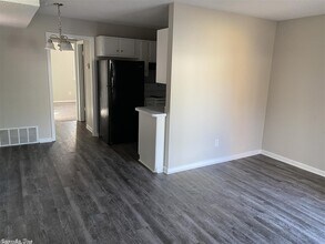 3 Meredith Ct-Unit -A in Little Rock, AR - Foto de edificio - Building Photo