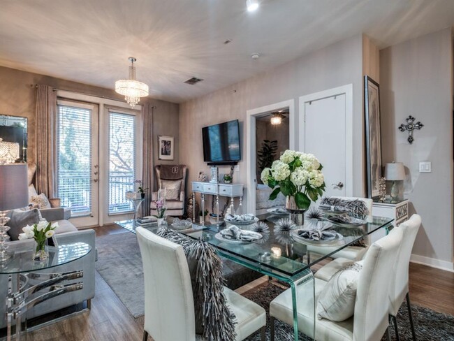 1900 Barton Springs Rd in Austin, TX - Building Photo - Building Photo