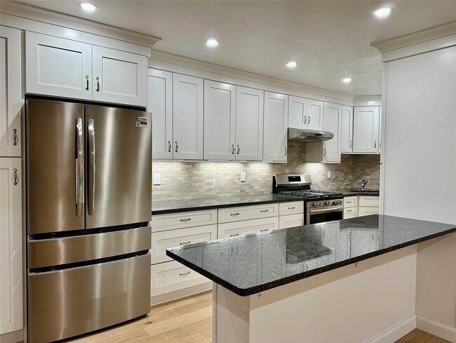 14 Heritage Dr in New City, NY - Foto de edificio - Building Photo