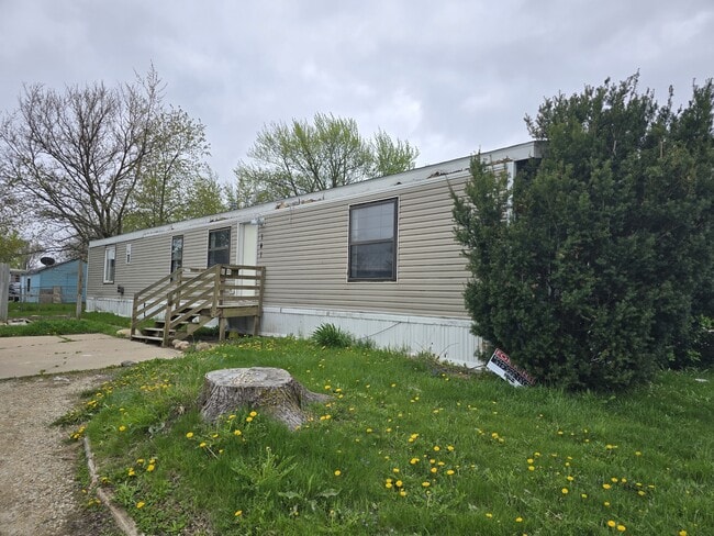 property at 700 W Ridgeway Ave