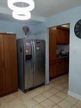 1075 Knoll Ln, Unit 101 in Hoffman Estates, IL - Foto de edificio - Building Photo