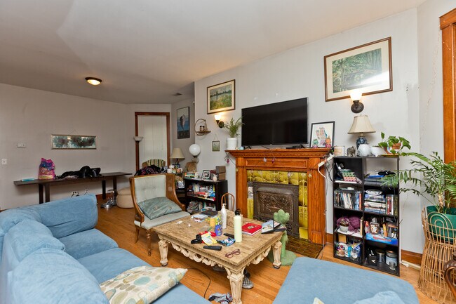 1320 W Farwell Ave, Unit 1 in Chicago, IL - Building Photo - Building Photo