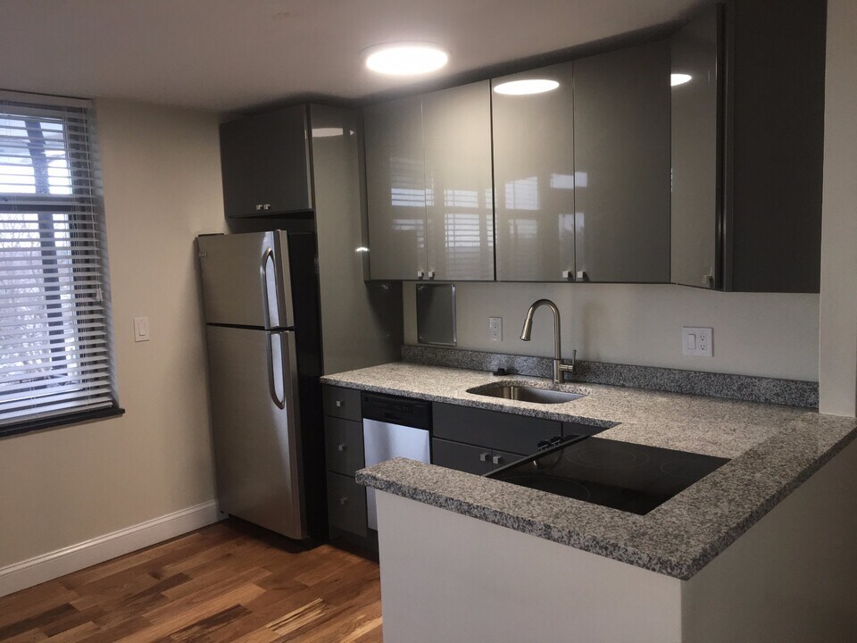121 Trapelo Rd, Unit 27 in Belmont, MA - Building Photo