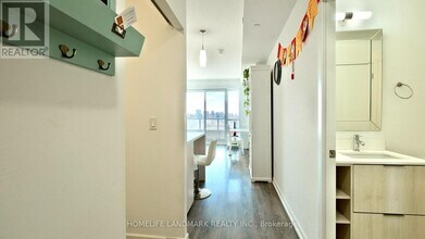 50 Forest Manor Rd in Toronto, ON - Building Photo - Building Photo