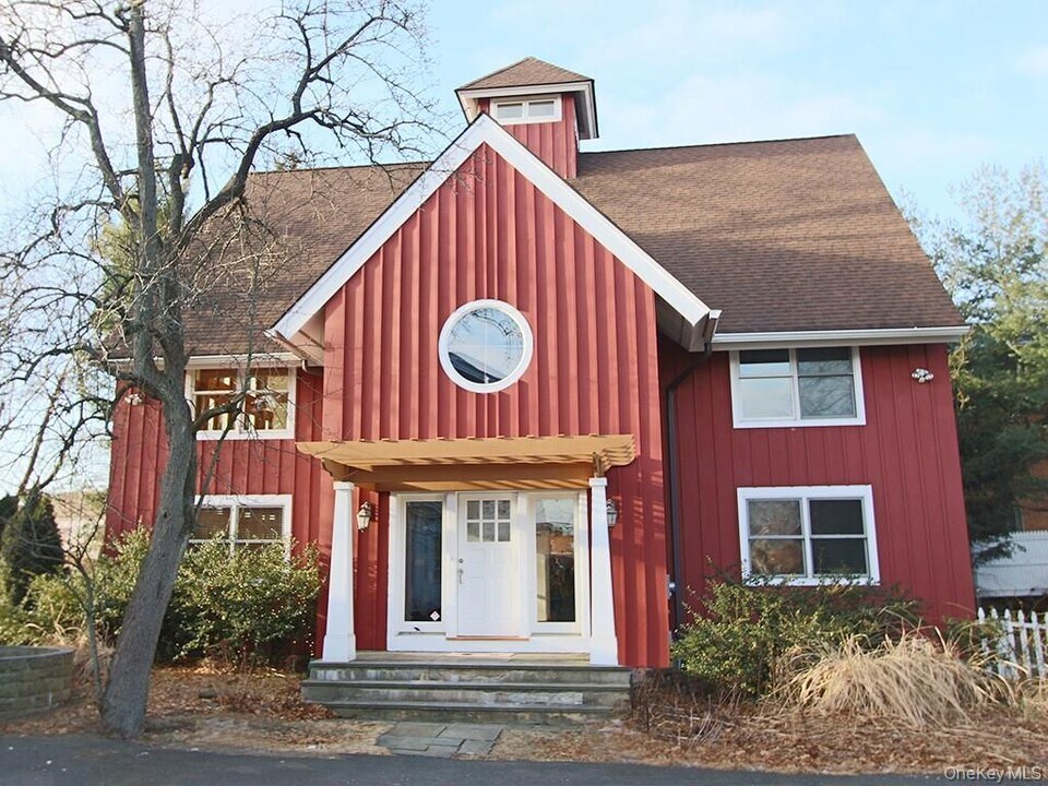 114 Mt Pleasant Ave in Mamaroneck, NY - Building Photo