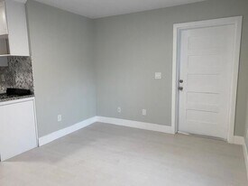 3260 Hi St, Unit B in Lake Worth Beach, FL - Building Photo