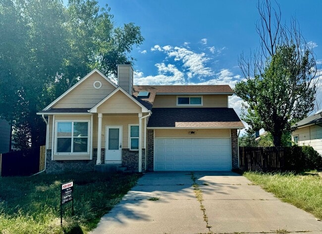 560 Lindstrom Dr