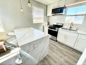 2325 Comstock St in San Diego, CA - Building Photo - Building Photo