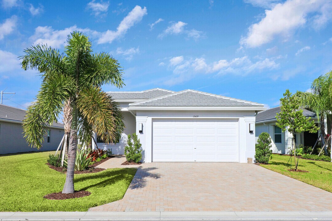 13439 SW River Rock Rd in Port St. Lucie, FL - Building Photo