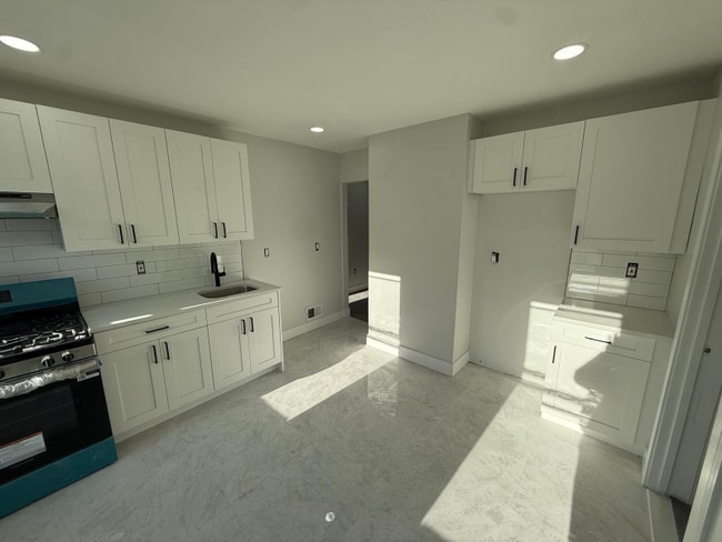 160 Renner Ave, Unit 1 in Newark, NJ - Building Photo - Building Photo