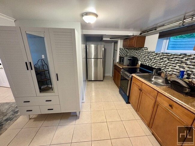 24 Minerva Dr in Yonkers, NY - Building Photo - Building Photo