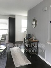 1061 N Sherman Dr in Royal Oak, MI - Building Photo - Building Photo