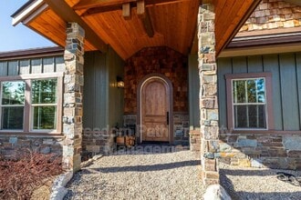 721 Sanctuary Hls in Sagle, ID - Building Photo - Building Photo