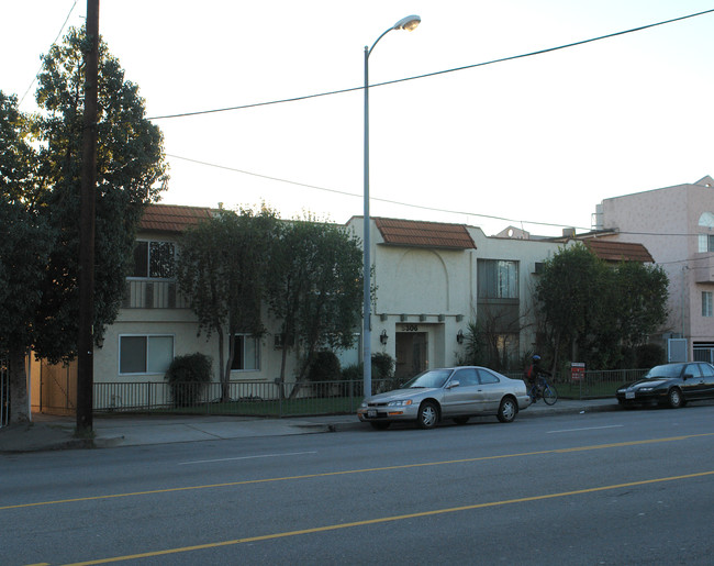 5306 Cahuenga Blvd in North Hollywood, CA - Building Photo - Building Photo
