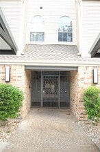 5325 Bent Tree Forest Dr in Dallas, TX - Building Photo - Building Photo