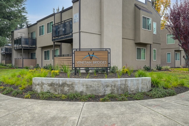 Venetian Bridges in Stockton, CA - Foto de edificio - Building Photo