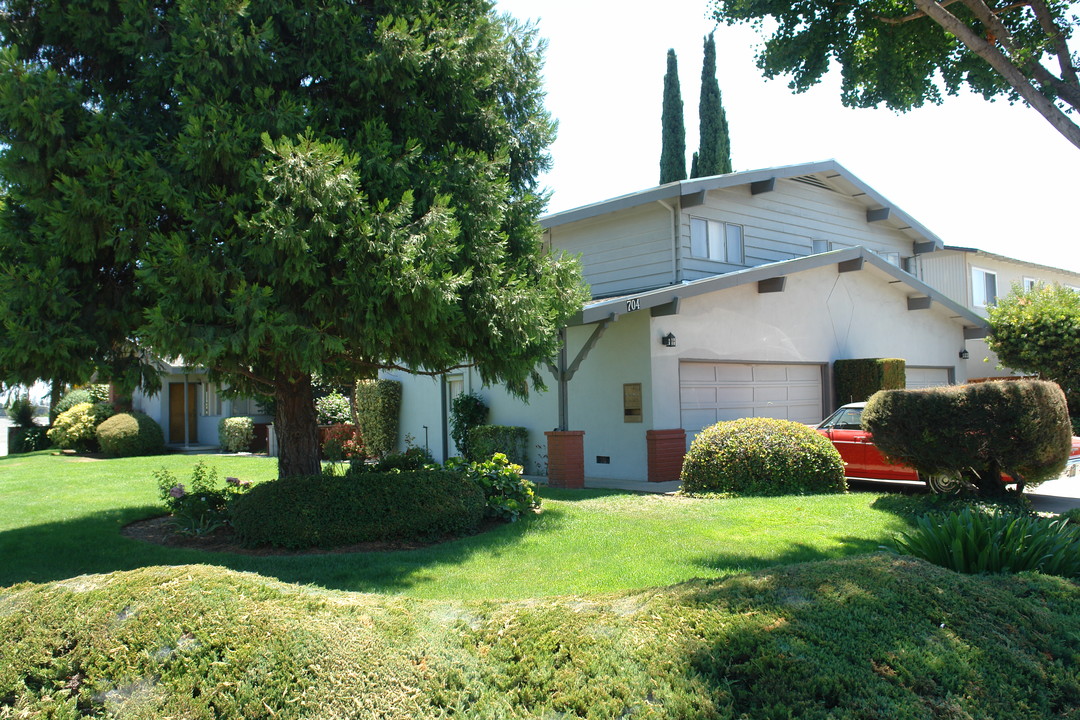 704 Concord Ave in San Jose, CA - Foto de edificio