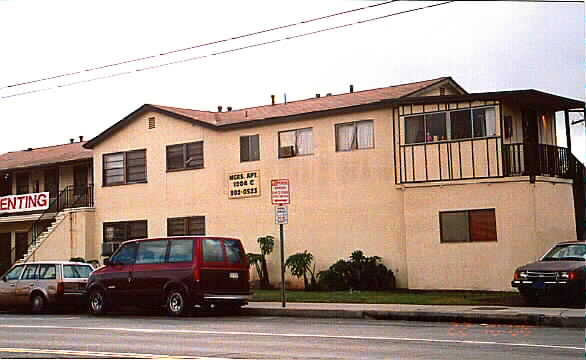 1204 W Valencia Dr in Fullerton, CA - Building Photo - Building Photo