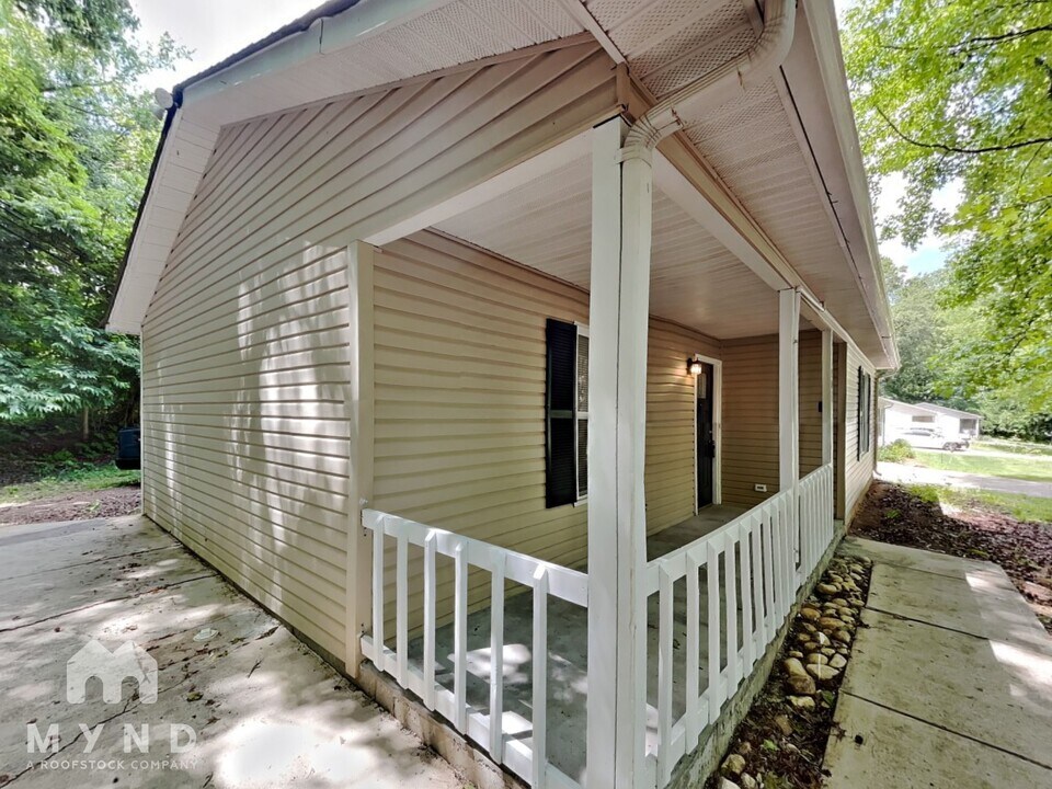 207 American Dr in Salisbury, NC - Building Photo