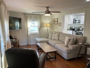 12 E Bishop St in Waterford, CT - Building Photo - Building Photo