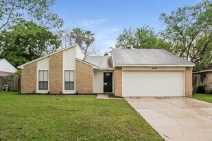 18606 Hiddenbay Way in Spring, TX - Building Photo