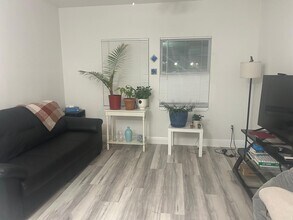 1701 W Cluster Ave in Tampa, FL - Foto de edificio - Building Photo