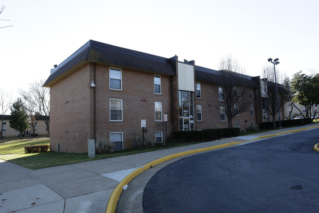 Yorkville Cooperative in Fairfax, VA - Building Photo