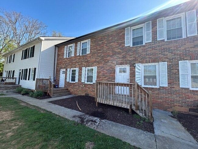 1310 Knob Creek Rd in Johnson City, TN - Building Photo - Building Photo