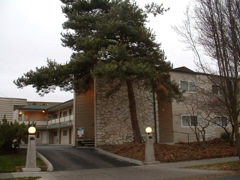 Clinton Apartments in Walla Walla, WA - Building Photo