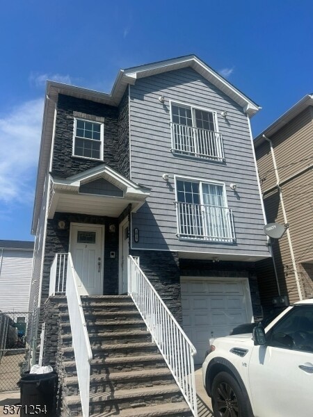 1019 E Grand St in Elizabeth, NJ - Building Photo