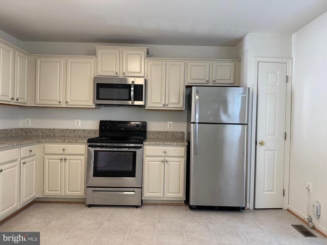 215 Merrill Ct in Stafford, VA - Building Photo - Building Photo