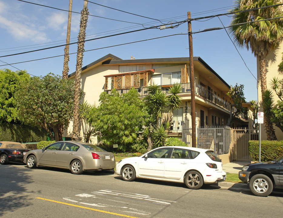 1338 N Gardner St in Los Angeles, CA - Building Photo