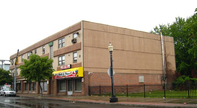 1149 Stratford Ave in Bridgeport, CT - Building Photo - Building Photo