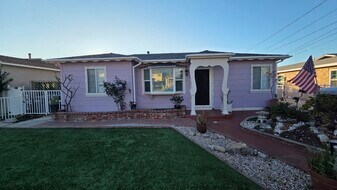 16825 S Berendo Ave in Gardena, CA - Building Photo