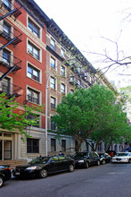 323 W 83rd St in New York, NY - Building Photo - Building Photo