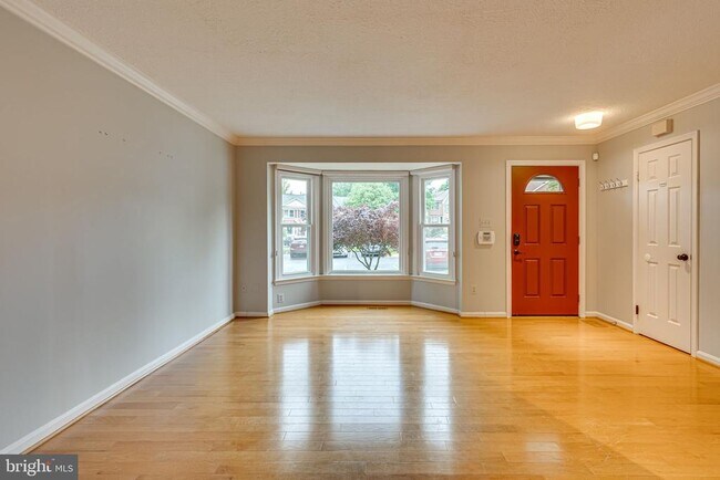 8061 Sky Blue Dr in Alexandria, VA - Building Photo - Building Photo