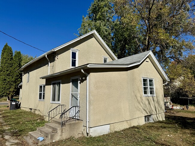 530 Simon Ave W in Dassel, MN - Building Photo - Building Photo