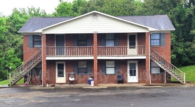 property at 1708 Green Oaks Dr SE