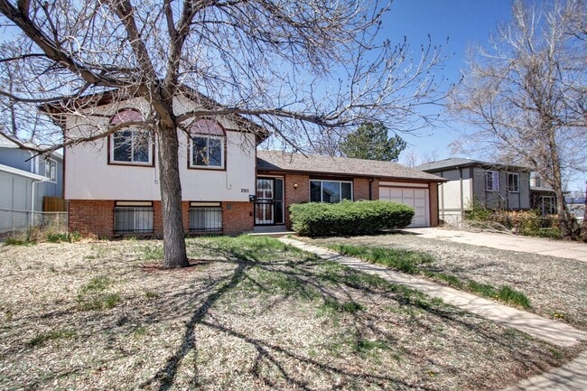 property at 2911 S Clarkson St