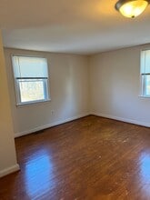 7760 John Vuong Way, Unit 201 in Manassas, VA - Foto de edificio - Building Photo