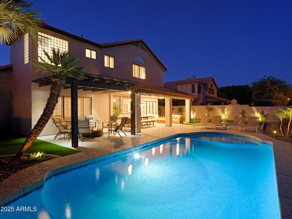 5921 E Sandra Terrace in Scottsdale, AZ - Building Photo