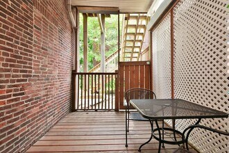 385 Meridian St, Unit #1 in Boston, MA - Building Photo - Building Photo
