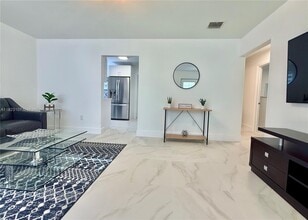 4117 SW 62nd Ave in Miami, FL - Building Photo - Building Photo