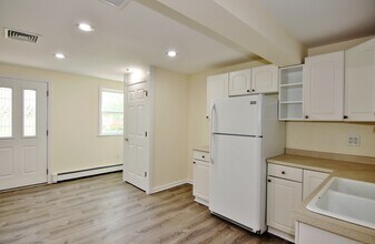 821 Long Ridge Rd in Stamford, CT - Building Photo - Building Photo