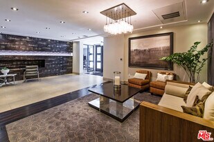 432 N Oakhurst Dr in Beverly Hills, CA - Building Photo